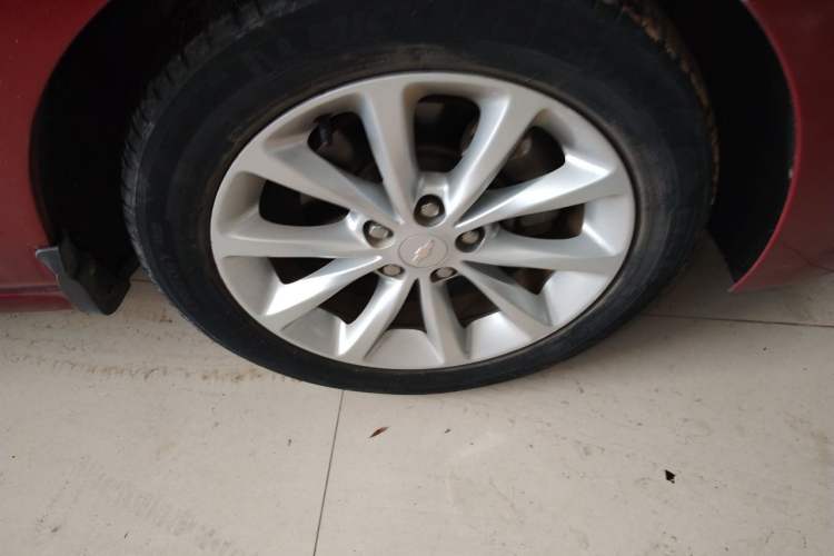 Used Chevrolet Cruze 2017 1.5L Automatic Pioneer Sunroof Edition Right Front Wheel Hub