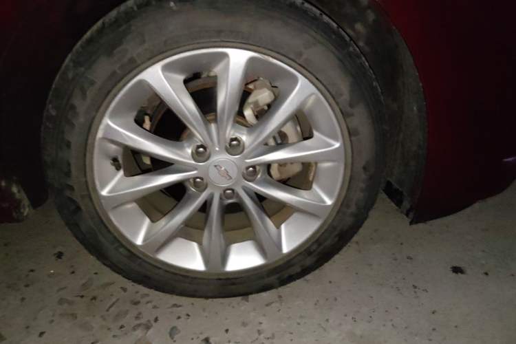 Used Chevrolet Cruze 2017 1.5L Automatic Pioneer Sunroof Edition Right Front Wheel Hub