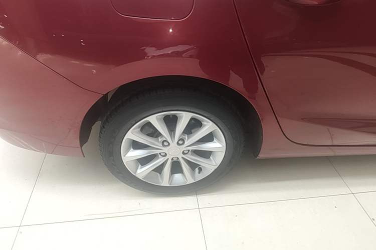 Used Chevrolet Cruze 2017 1.5L Automatic Pioneer Sunroof Edition Right Rear Wheel Hub