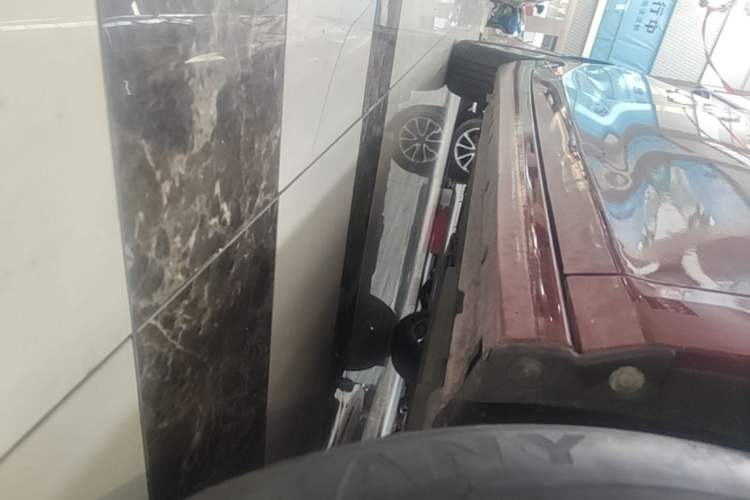 Used Chevrolet Cruze 2017 1.5L Automatic Pioneer Sunroof Edition Right Side Sill
