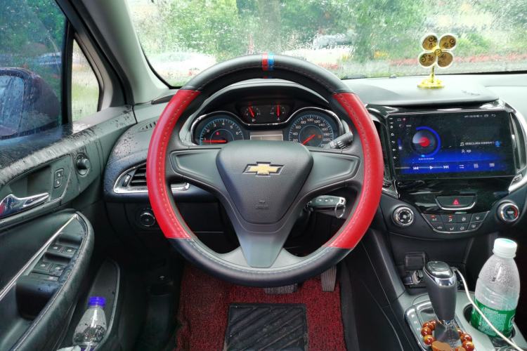 Used Chevrolet Cruze 2017 1.5L Automatic Pioneer Sunroof Edition Steering Wheel