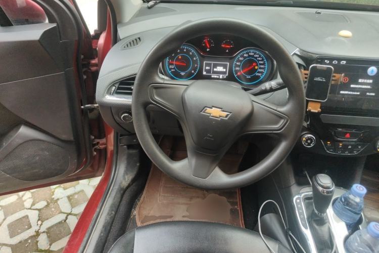 Used Chevrolet Cruze 2017 1.5L Automatic Pioneer Sunroof Edition Steering Wheel