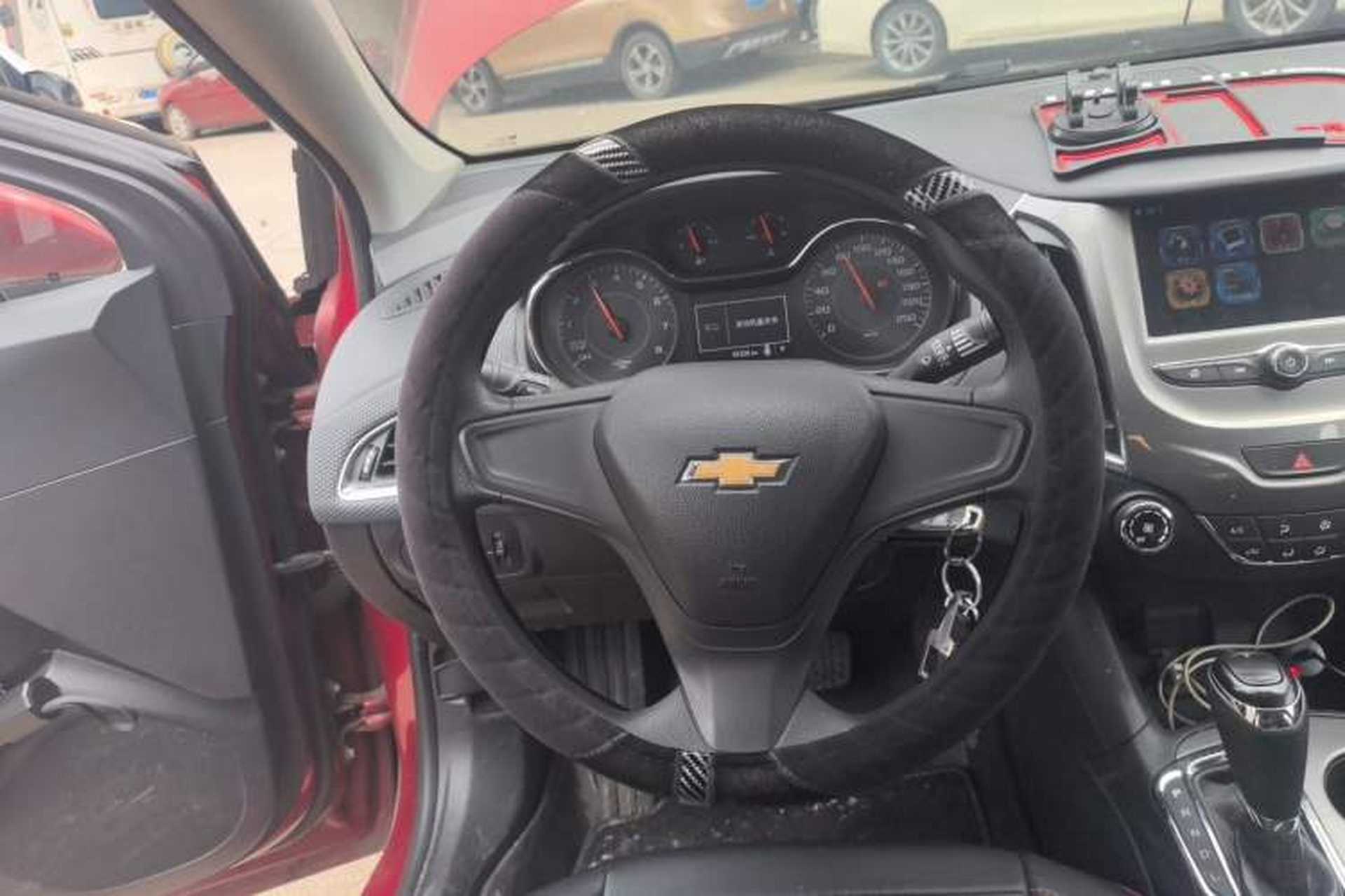 Used Chevrolet Cruze 2017 1.5L Automatic Pioneer Sunroof Edition Steering Wheel