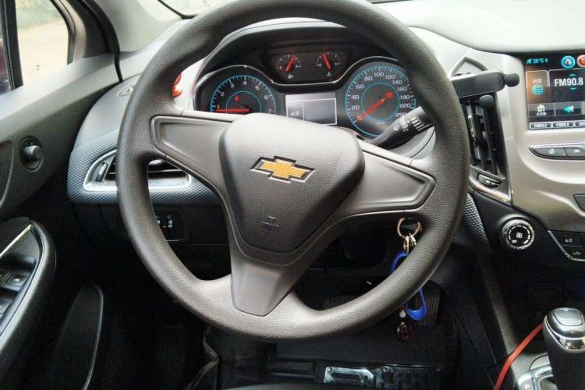 Used Chevrolet Cruze 2017 1.5L Automatic Pioneer Sunroof Edition Steering Wheel