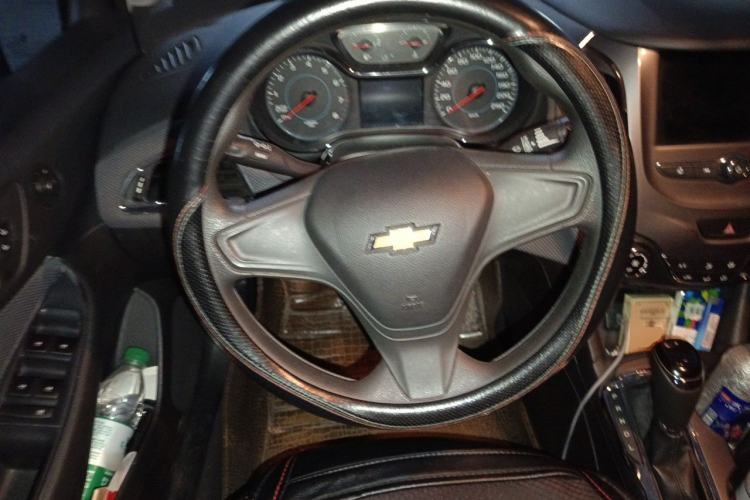 Used Chevrolet Cruze 2017 1.5L Automatic Pioneer Sunroof Edition Steering Wheel