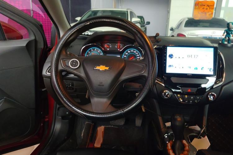 Used Chevrolet Cruze 2017 1.5L Automatic Pioneer Sunroof Edition Steering Wheel