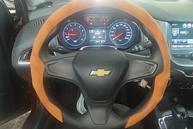Used Chevrolet Cruze 2017 1.5L Automatic Pioneer Sunroof Edition Steering Wheel