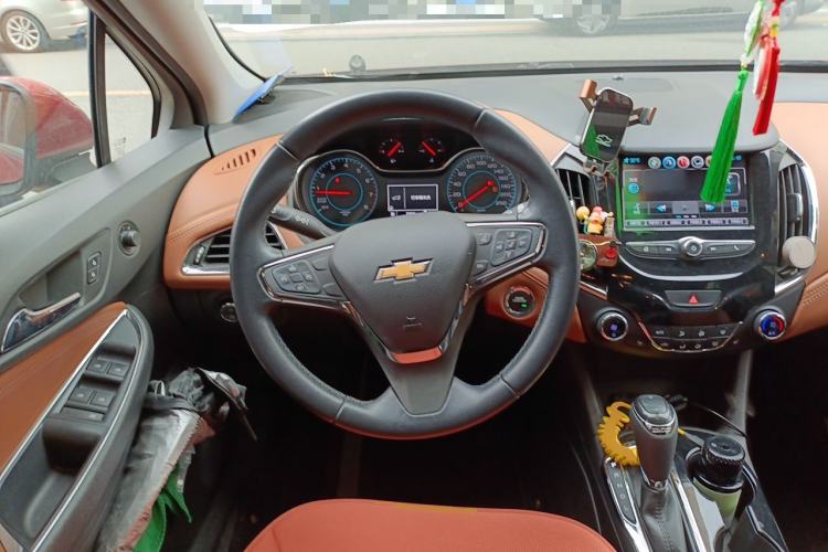 Used Chevrolet Cruze 2017 1.4T Hatchback Dual-Clutch Lingfeng Edition Steering Wheel
