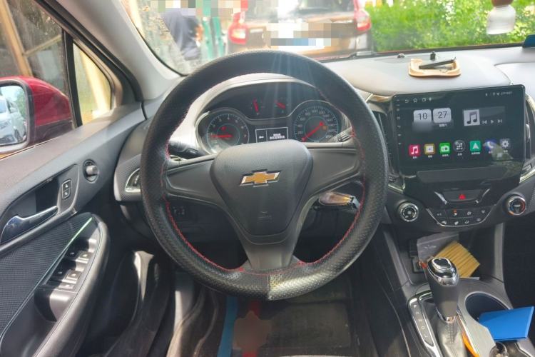 Used Chevrolet Cruze 2017 1.5L Automatic Pioneer Sunroof Edition Steering Wheel