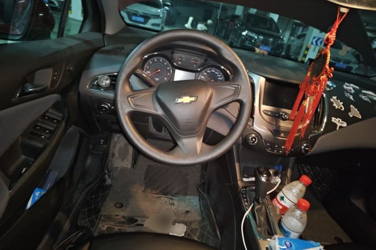 Used Chevrolet Cruze 2017 1.5L Automatic Pioneer Sunroof Edition Steering Wheel