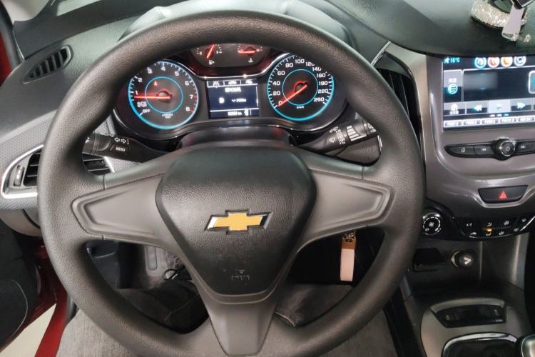Used Chevrolet Cruze 2017 1.5L Hatchback Manual Pioneer Edition Steering Wheel