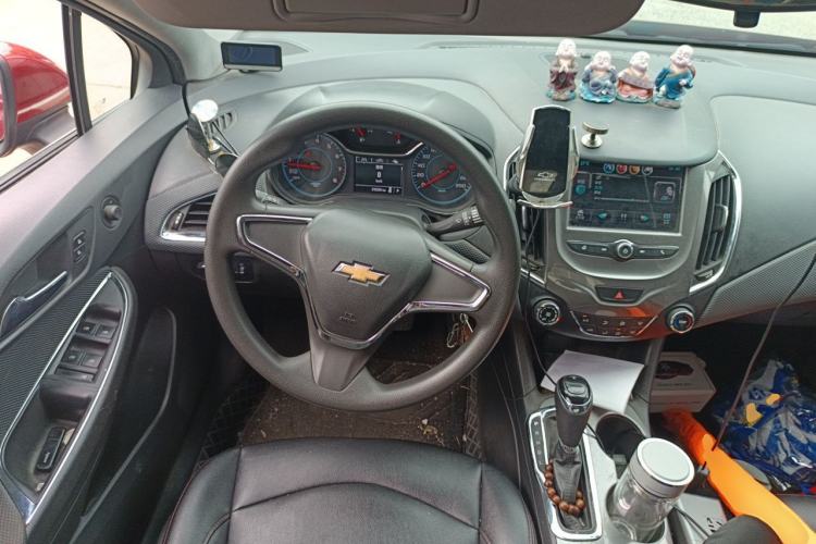 Used Chevrolet Cruze 2017 1.5L Automatic Pioneer Sunroof Edition Steering Wheel