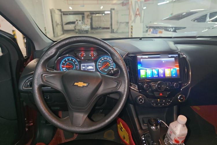 Used Chevrolet Cruze 2017 1.5L Automatic Pioneer Sunroof Edition Steering Wheel