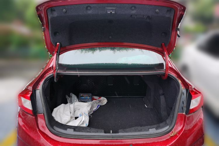 Used Chevrolet Cruze 2017 1.5L Automatic Pioneer Sunroof Edition Trunk