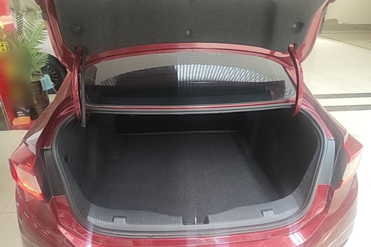 Used Chevrolet Cruze 2017 1.5L Automatic Pioneer Sunroof Edition Trunk