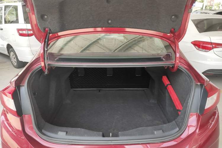 Used Chevrolet Cruze 2017 1.5L Automatic Pioneer Sunroof Edition Trunk