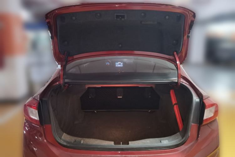 Used Chevrolet Cruze 2017 1.5L Automatic Pioneer Sunroof Edition Trunk