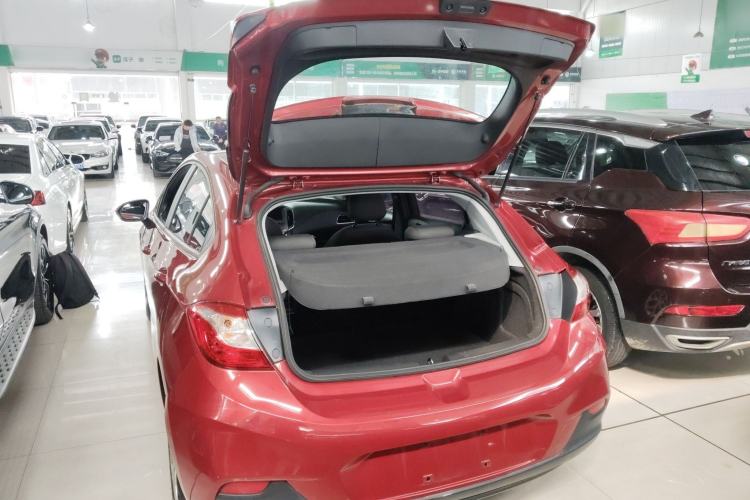 Used Chevrolet Cruze 2017 1.5L Hatchback Manual Pioneer Edition Trunk