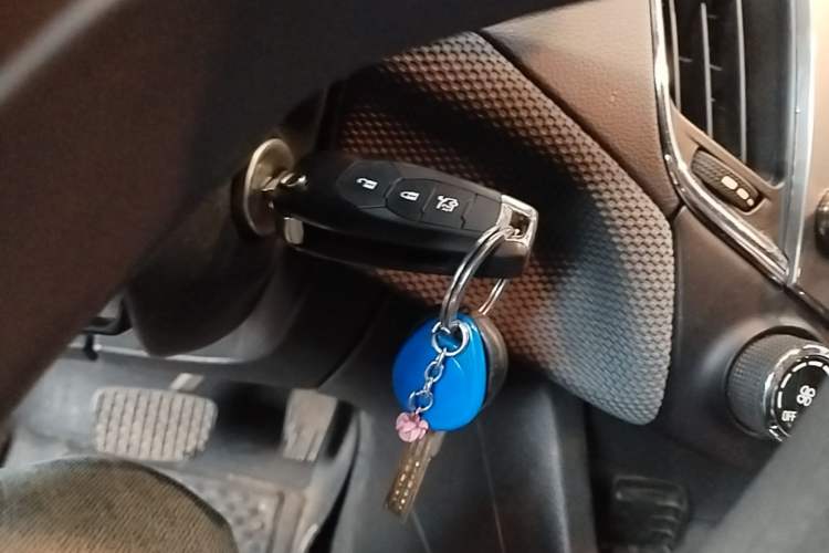 Used Chevrolet Cruze 2017 1.5L Automatic Pioneer Sunroof Edition Vehicle Key