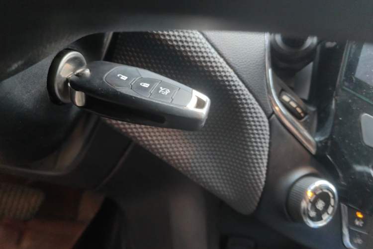 Used Chevrolet Cruze 2017 1.5L Automatic Pioneer Sunroof Edition Vehicle Key