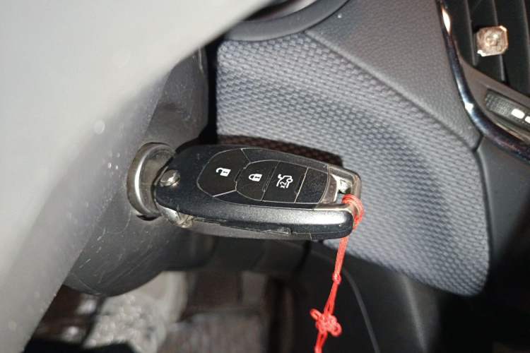 Used Chevrolet Cruze 2017 1.5L Automatic Pioneer Sunroof Edition Vehicle Key