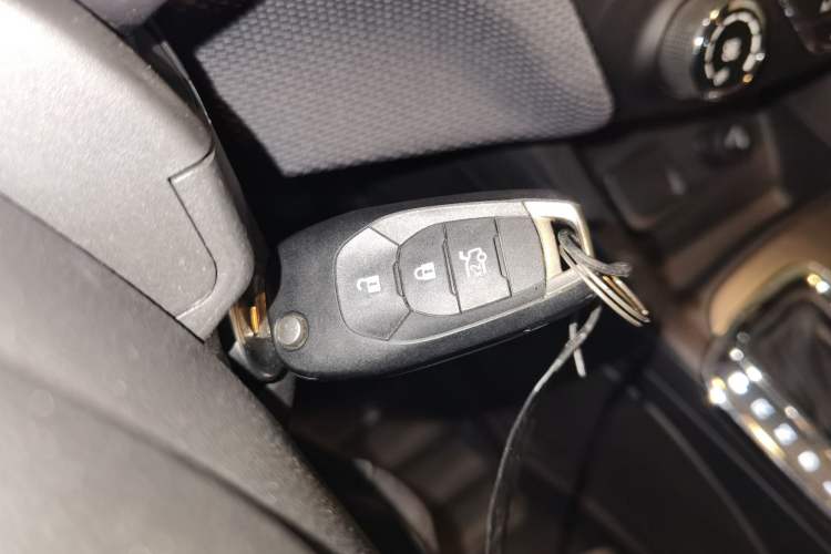 Used Chevrolet Cruze 2017 1.5L Automatic Pioneer Sunroof Edition Vehicle Key