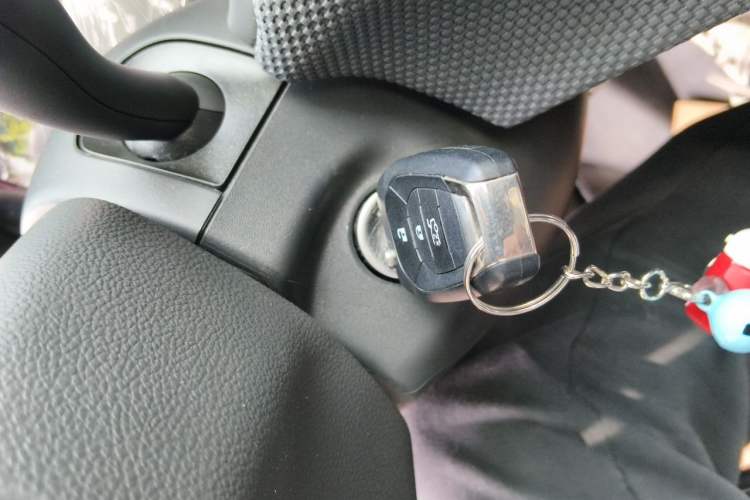 Used Chevrolet Cruze 2017 1.5L Automatic Pioneer Sunroof Edition Vehicle Key