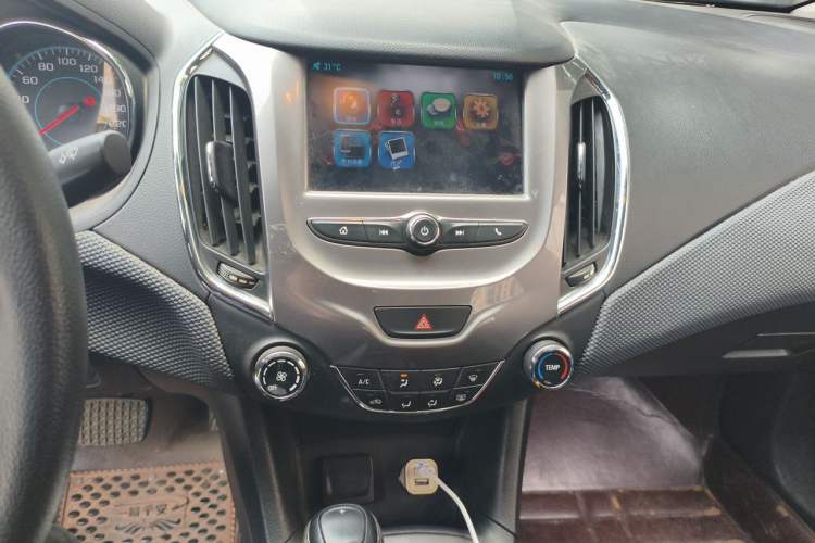 Used Chevrolet Cruze 2017 1.5L Automatic Pioneer Sunroof Edition Audio And AC Panel