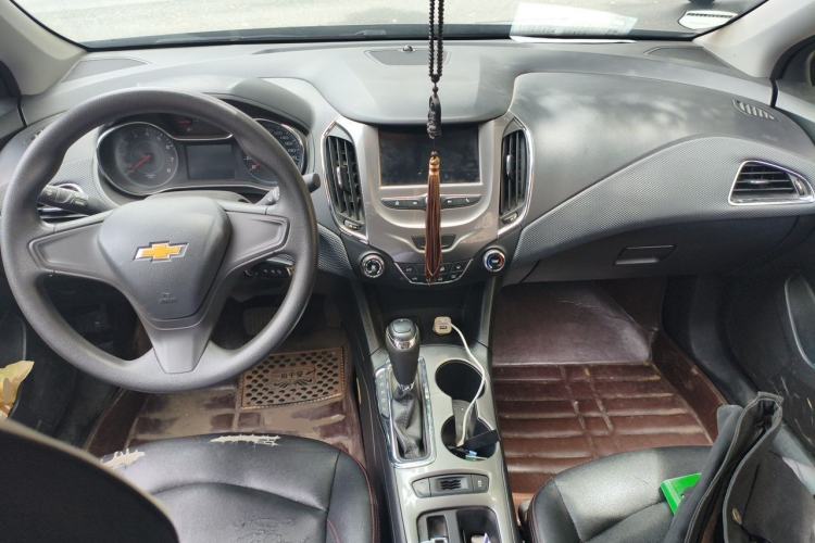 Used Chevrolet Cruze 2017 1.5L Automatic Pioneer Sunroof Edition Center Console