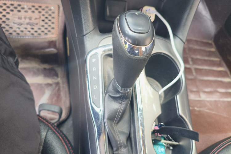 Used Chevrolet Cruze 2017 1.5L Automatic Pioneer Sunroof Edition Gear Lever