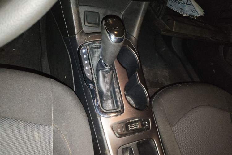 Used Chevrolet Cruze 2017 1.5L Automatic Pioneer Sunroof Edition Gear Lever