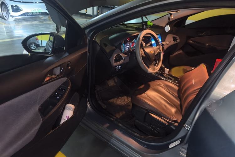 Used Chevrolet Cruze 2017 1.5L Automatic Pioneer Sunroof Edition Interior 3