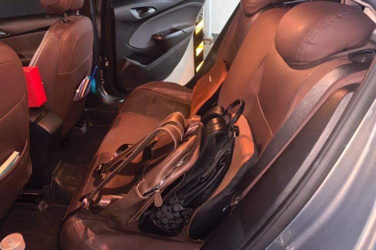 Used Chevrolet Cruze 2017 1.5L Automatic Pioneer Sunroof Edition Interior 4
