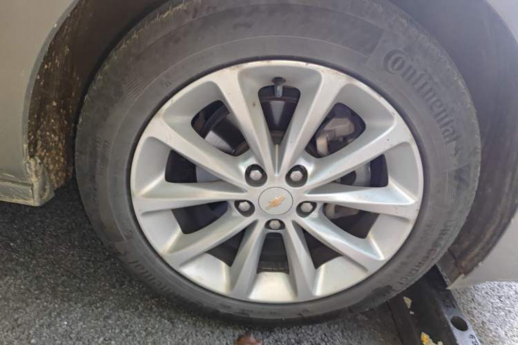 Used Chevrolet Cruze 2017 1.5L Automatic Pioneer Sunroof Edition Right Front Wheel Hub