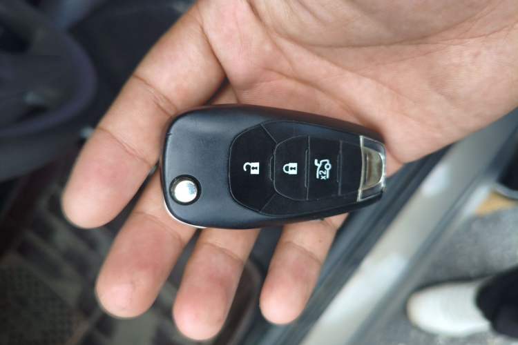 Used Chevrolet Cruze 2017 1.5L Automatic Pioneer Sunroof Edition Vehicle Key