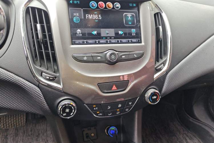 Used Chevrolet Cruze 2017 1.5L Automatic Pioneer Sunroof Edition Audio And AC Panel