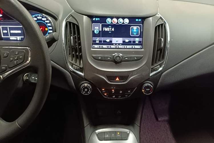 Used Chevrolet Cruze 2017 1.5L Manual Xuanfeng Edition Audio And AC Panel