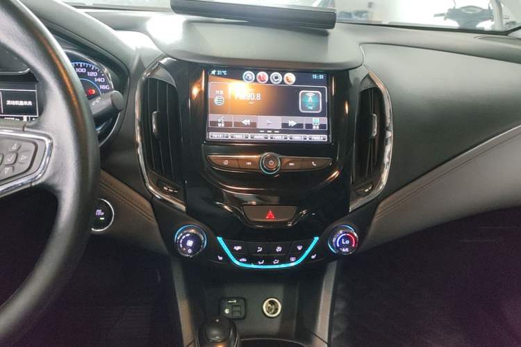 Used Chevrolet Cruze 2017 1.4T Dual-Clutch Lingfeng Edition Audio And AC Panel