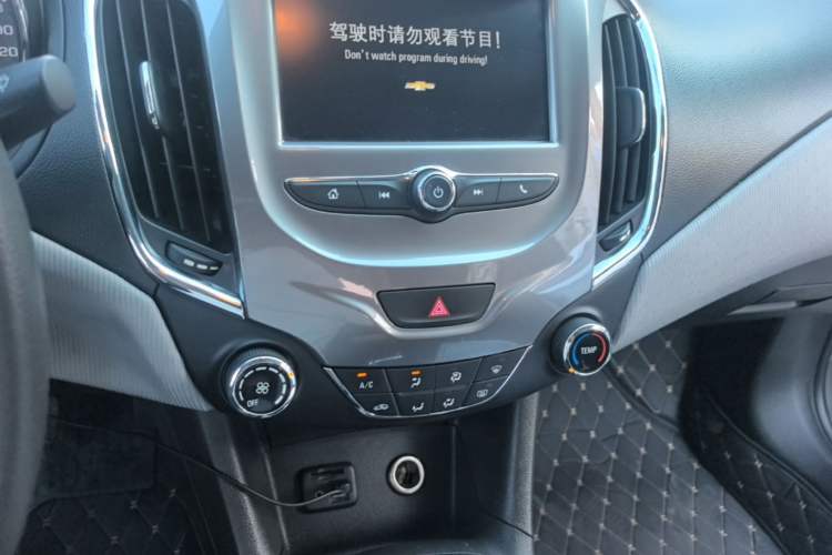 Used Chevrolet Cruze 2017 1.5L Manual Xuanfeng Edition Audio And AC Panel