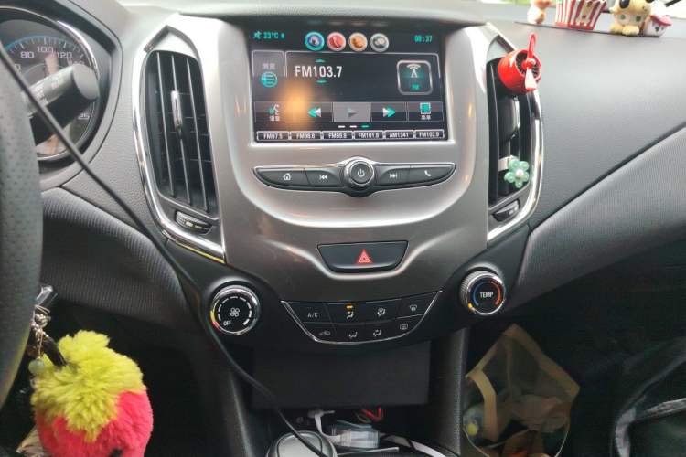 Used Chevrolet Cruze 2017 1.5L Hatchback Automatic Xuanfeng Edition Audio And AC Panel