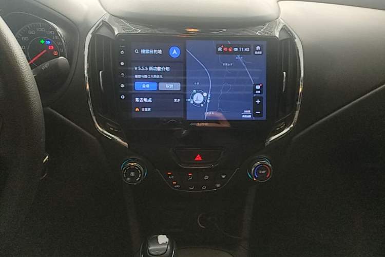 Used Chevrolet Cruze 2017 1.5L Automatic Pioneer Sunroof Edition Audio And AC Panel