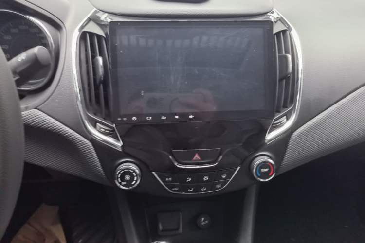 Used Chevrolet Cruze 2017 1.5L Automatic Pioneer Sunroof Edition Audio And AC Panel