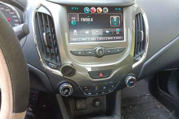 Used Chevrolet Cruze 2017 1.5L Automatic Pioneer Sunroof Edition Audio And AC Panel