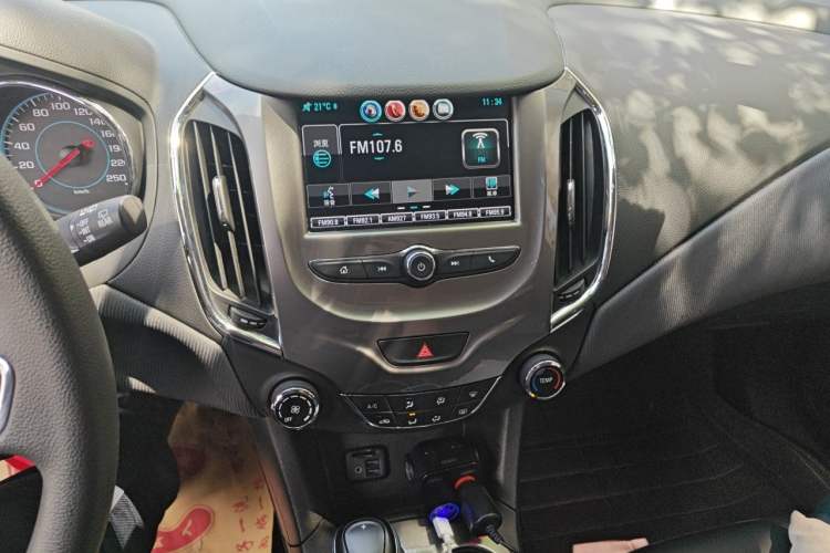 Used Chevrolet Cruze 2017 1.5L Hatchback Automatic Xuanfeng Edition Audio And AC Panel
