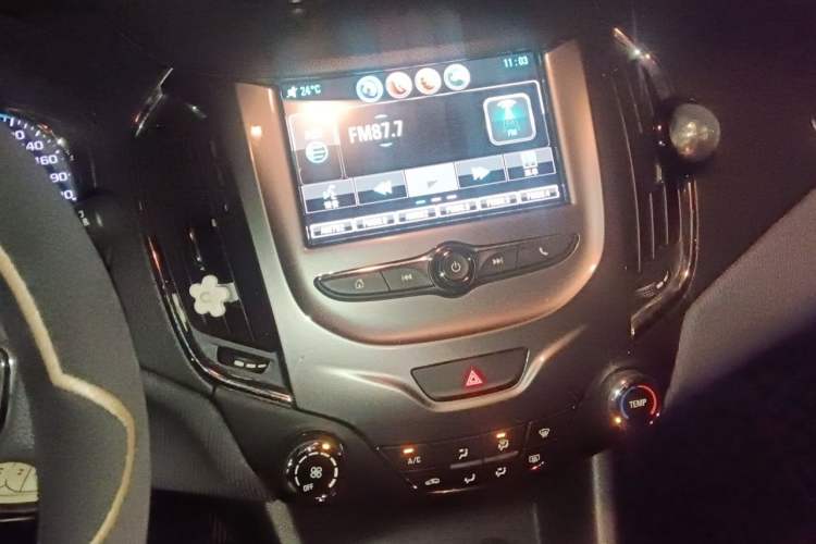 Used Chevrolet Cruze 2017 1.5L Hatchback Automatic Xuanfeng Edition Audio And AC Panel