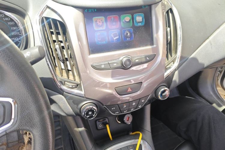 Used Chevrolet Cruze 2017 1.5L Manual Xuanfeng Edition Audio And AC Panel