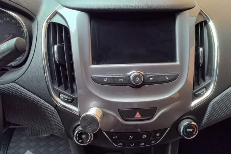 Used Chevrolet Cruze 2017 1.5L Automatic Pioneer Sunroof Edition Audio And AC Panel
