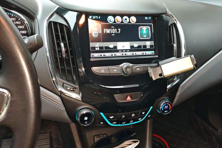 Used Chevrolet Cruze 2017 1.4T Dual-Clutch Lingfeng Edition Audio And AC Panel