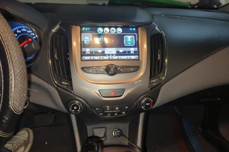 Used Chevrolet Cruze 2017 1.5L Automatic Pioneer Sunroof Edition Audio And AC Panel