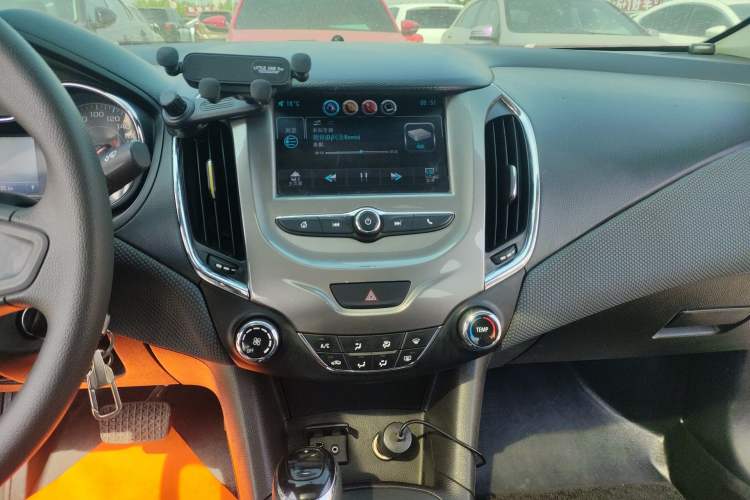 Used Chevrolet Cruze 2017 1.5L Automatic Pioneer Sunroof Edition Audio And AC Panel